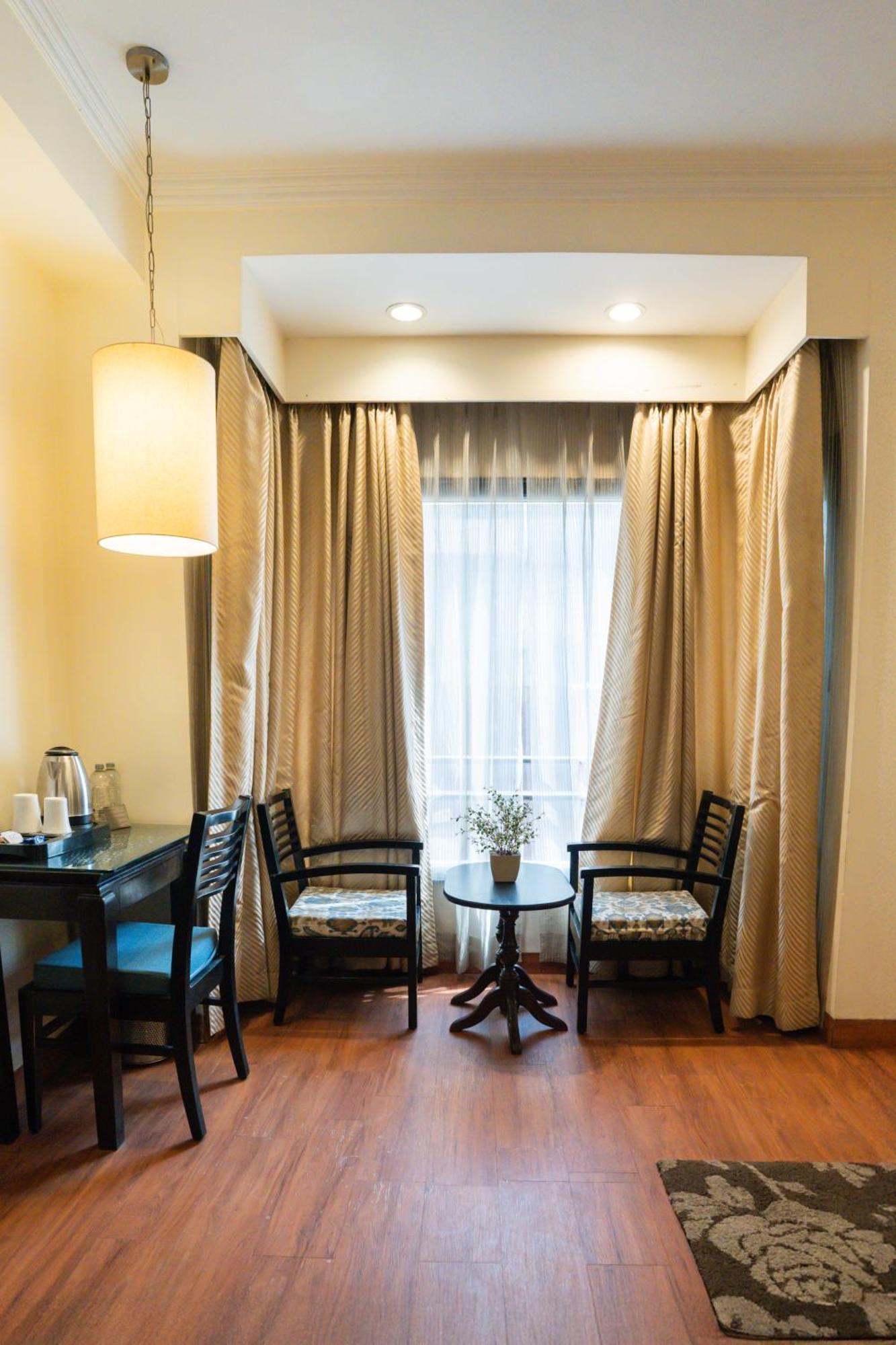 Ahuja Residency Cyber City II Gurgaon Exterior photo
